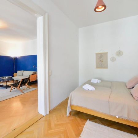Beautiful Flat Next To Karlskirche Виена Екстериор снимка