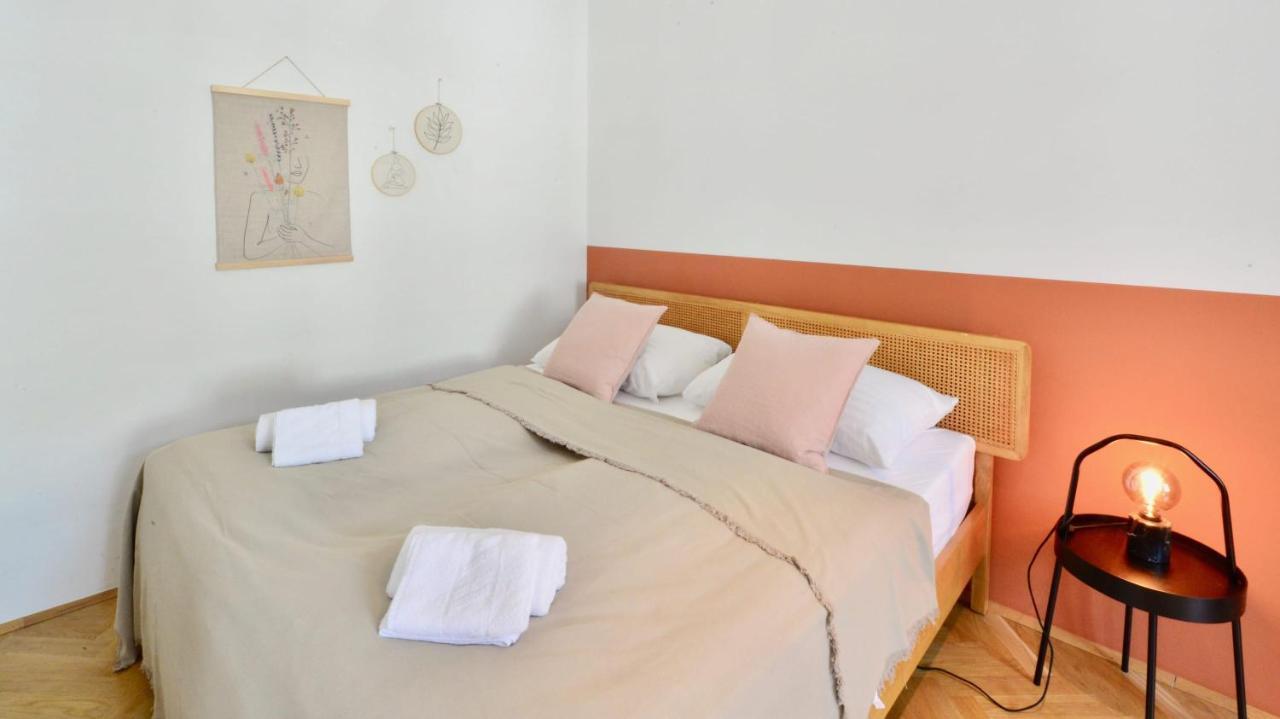 Beautiful Flat Next To Karlskirche Виена Екстериор снимка