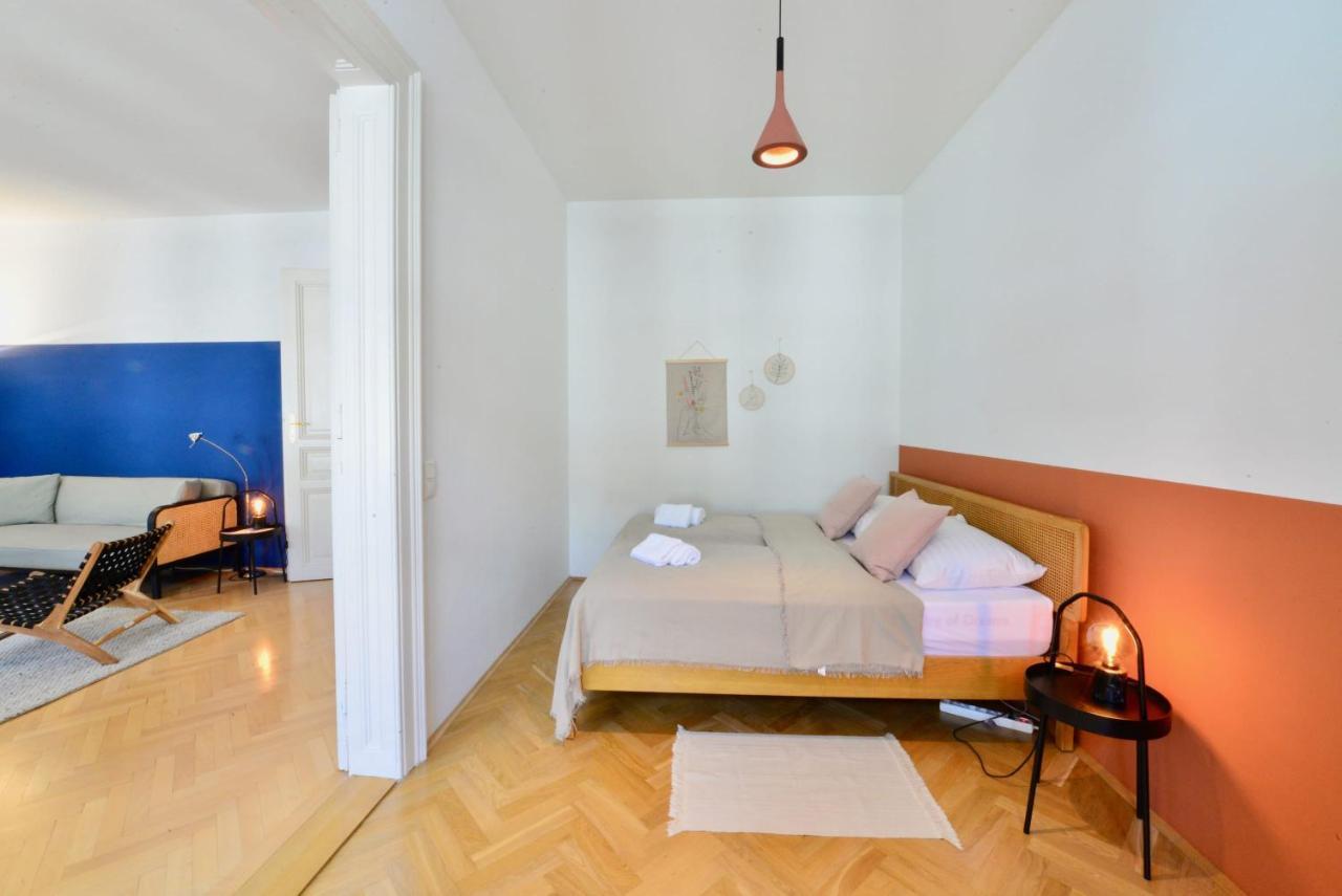 Beautiful Flat Next To Karlskirche Виена Екстериор снимка