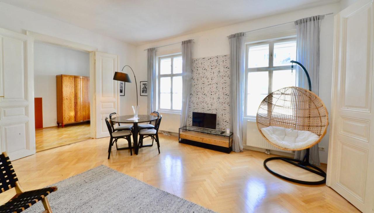 Beautiful Flat Next To Karlskirche Виена Екстериор снимка