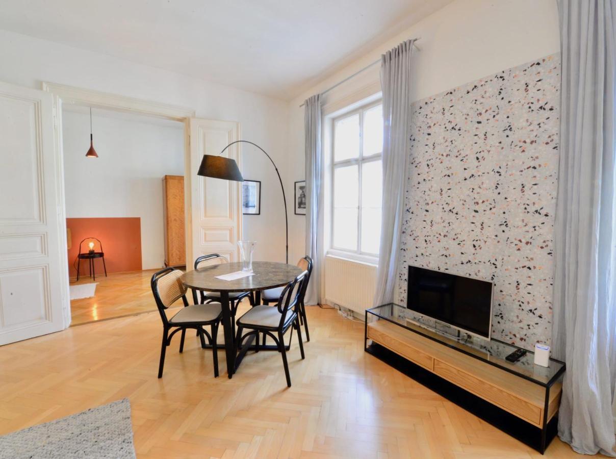 Beautiful Flat Next To Karlskirche Виена Екстериор снимка