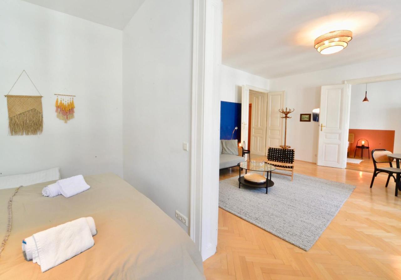 Beautiful Flat Next To Karlskirche Виена Екстериор снимка