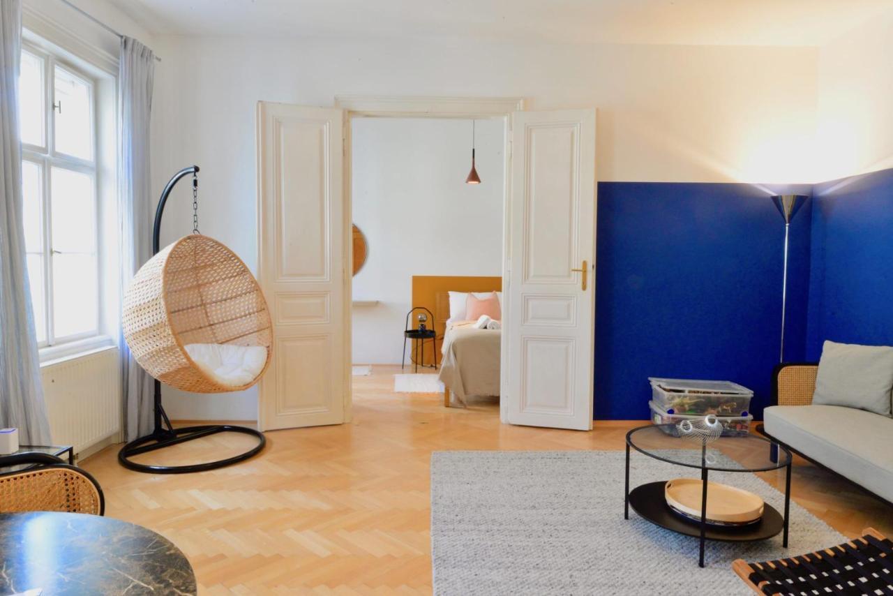 Beautiful Flat Next To Karlskirche Виена Екстериор снимка